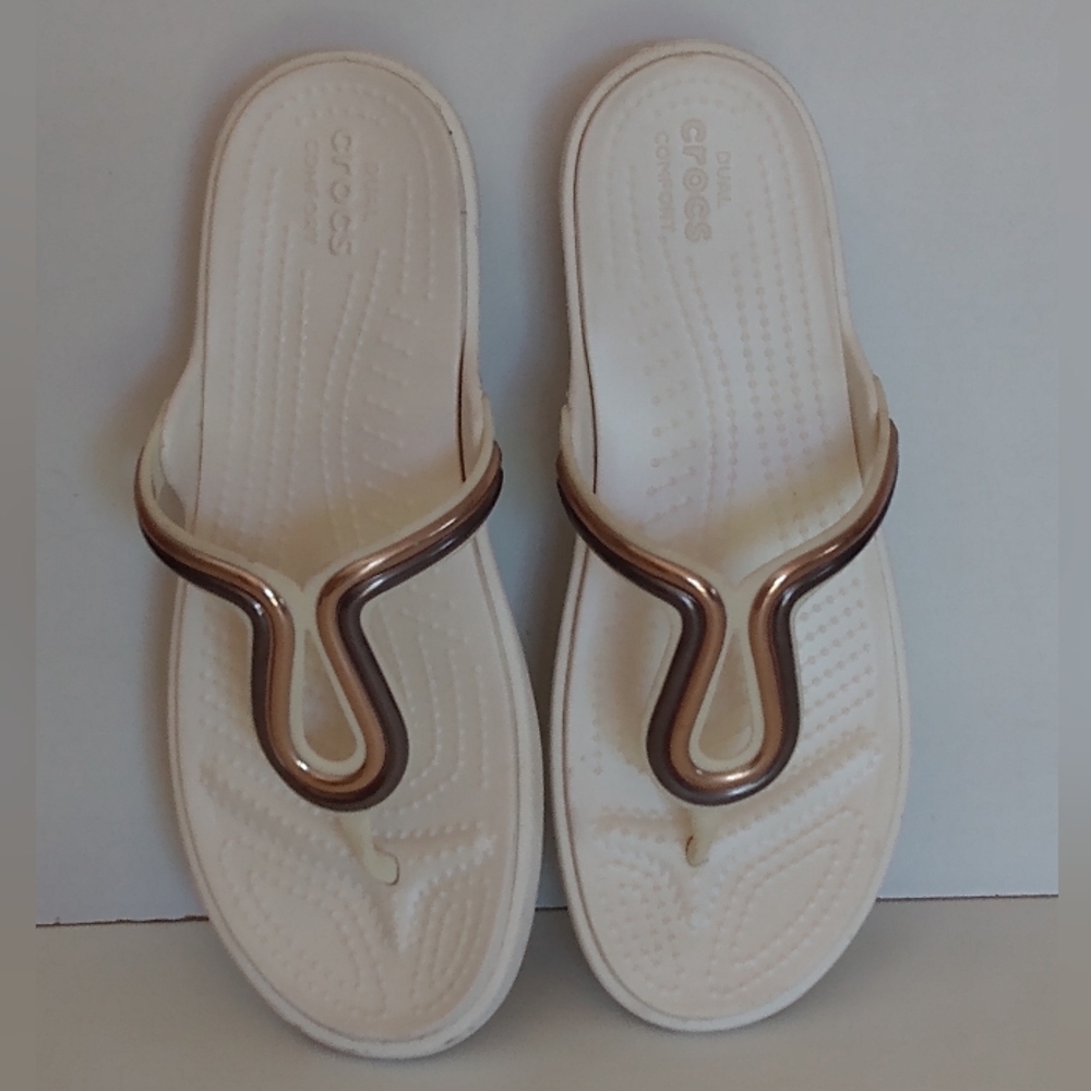 White Sanrah Metal Block Rose Gold & Oyster Women's Size 10 Crocs
